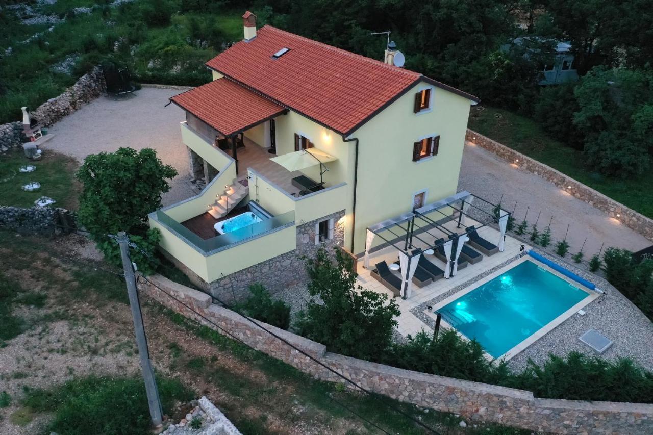 Holiday Home Tos Рисика Екстериор снимка