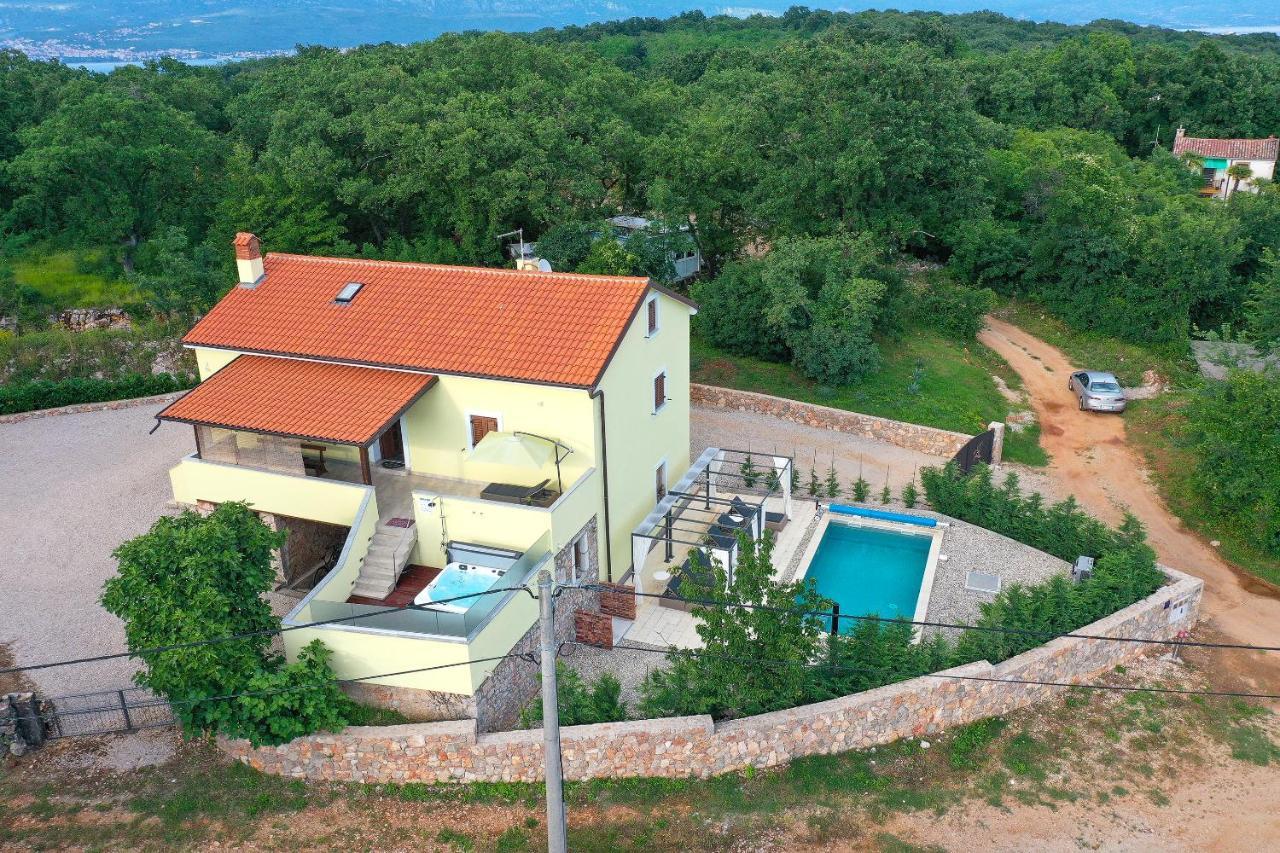 Holiday Home Tos Рисика Екстериор снимка
